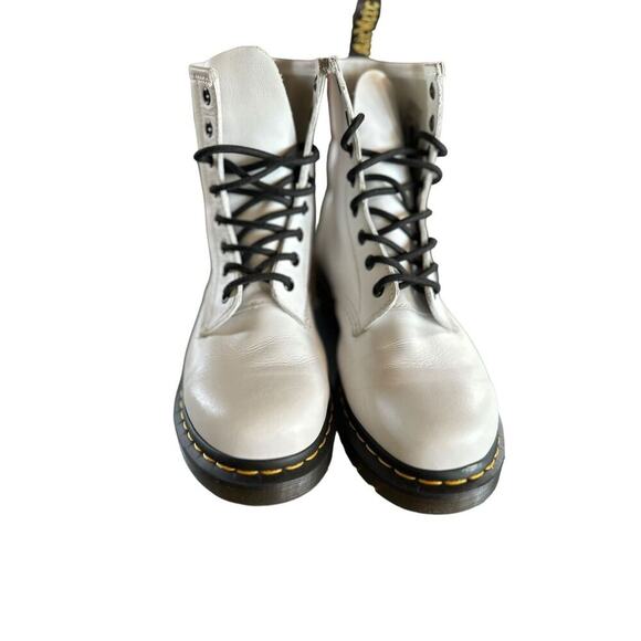 Dr. Martens 1460 white leather boots women's size 8. EUC - Picture 6 of 10